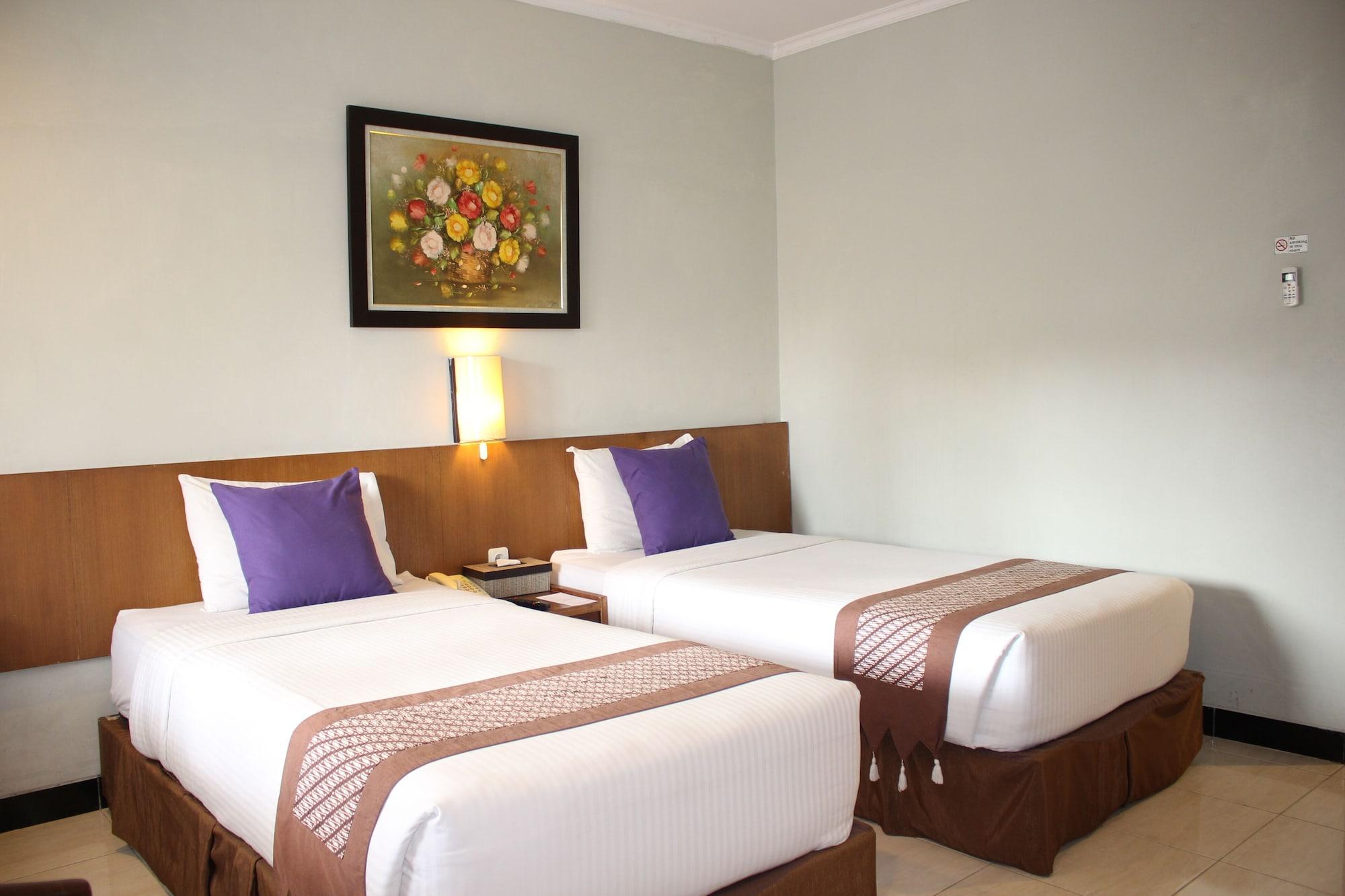 Cakra Kembang Hotel Kejayan Esterno foto