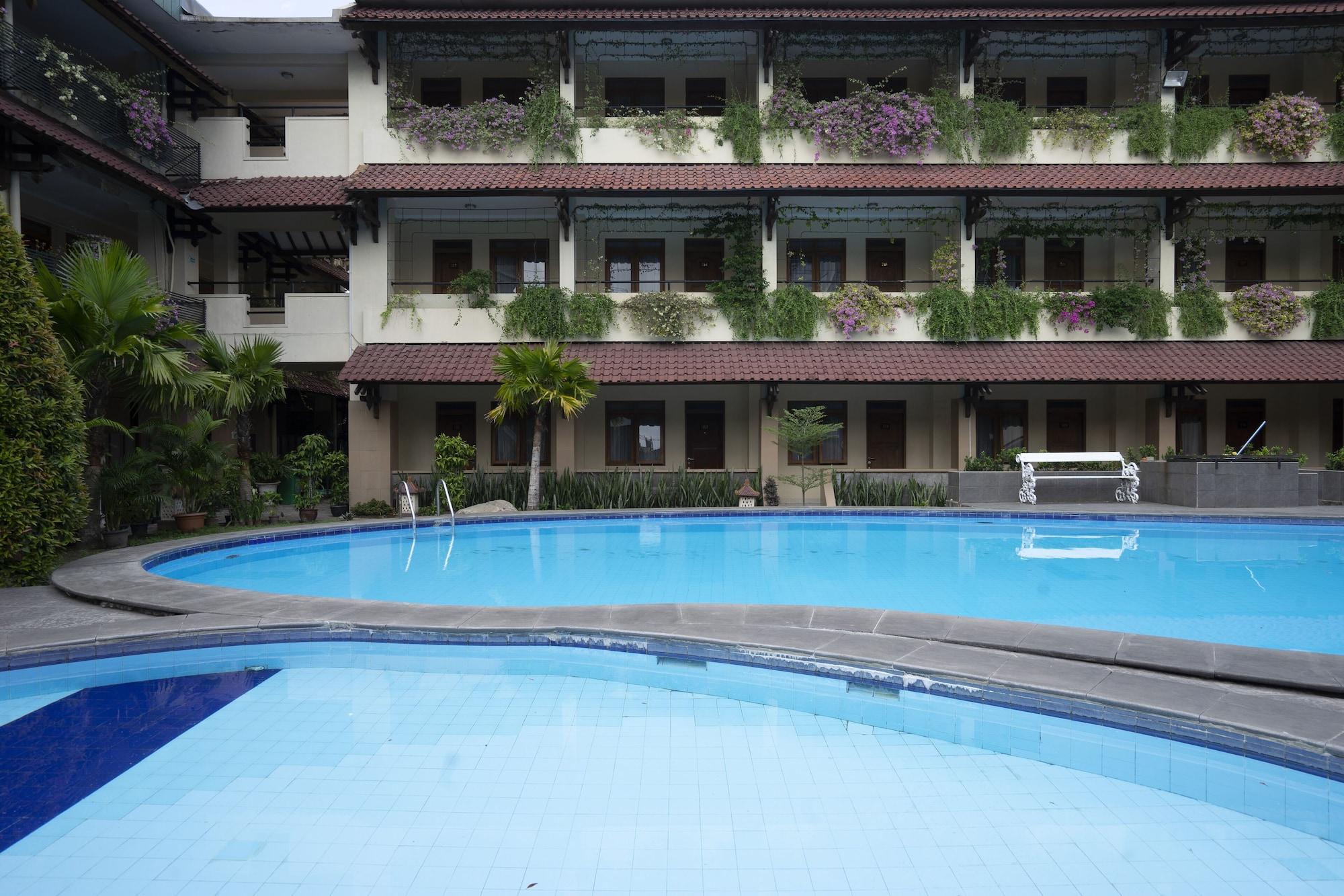 Cakra Kembang Hotel Kejayan Esterno foto