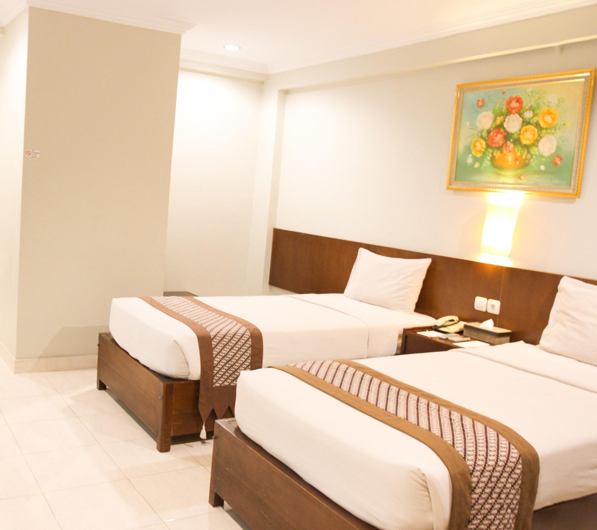 Cakra Kembang Hotel Kejayan Esterno foto
