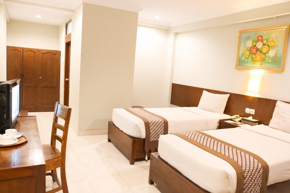 Cakra Kembang Hotel Kejayan Esterno foto