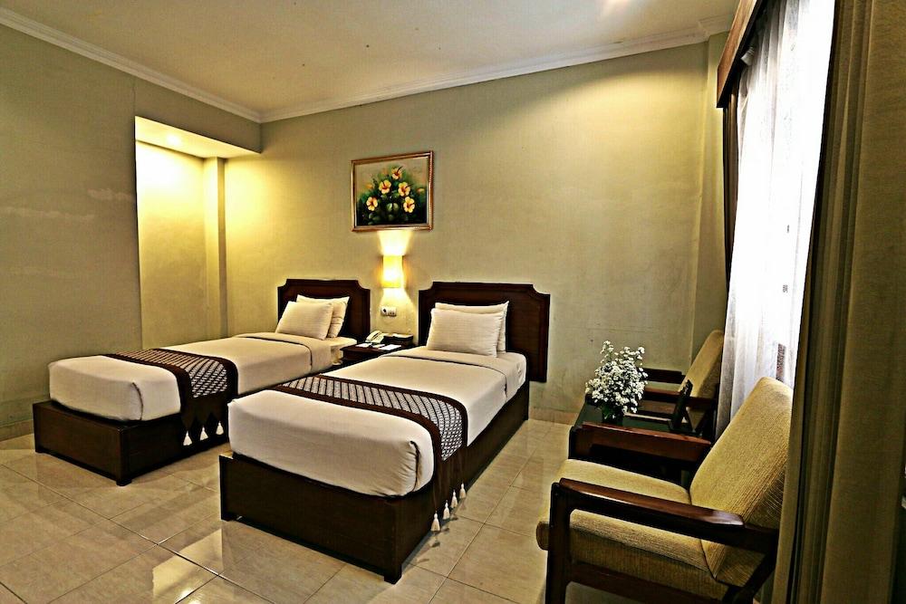 Cakra Kembang Hotel Kejayan Esterno foto