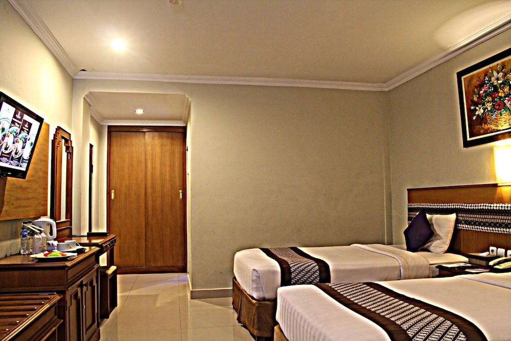 Cakra Kembang Hotel Yogyakarta Esterno foto