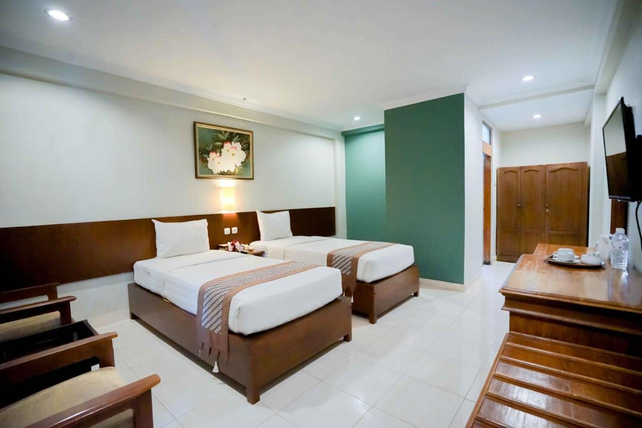Cakra Kembang Hotel Kejayan Esterno foto
