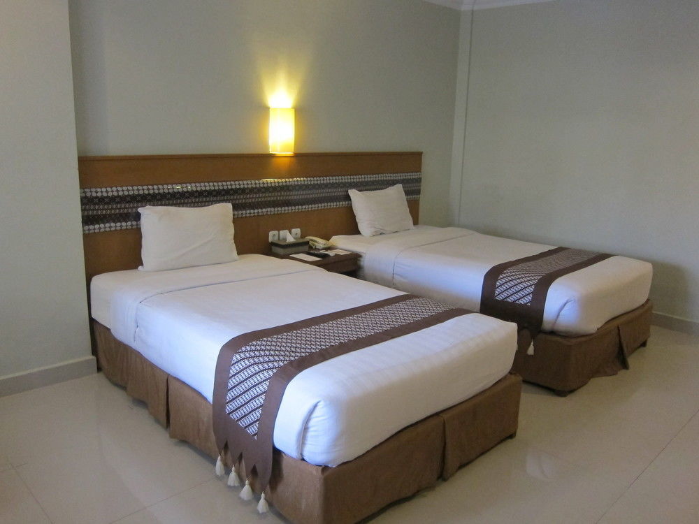 Cakra Kembang Hotel Kejayan Esterno foto