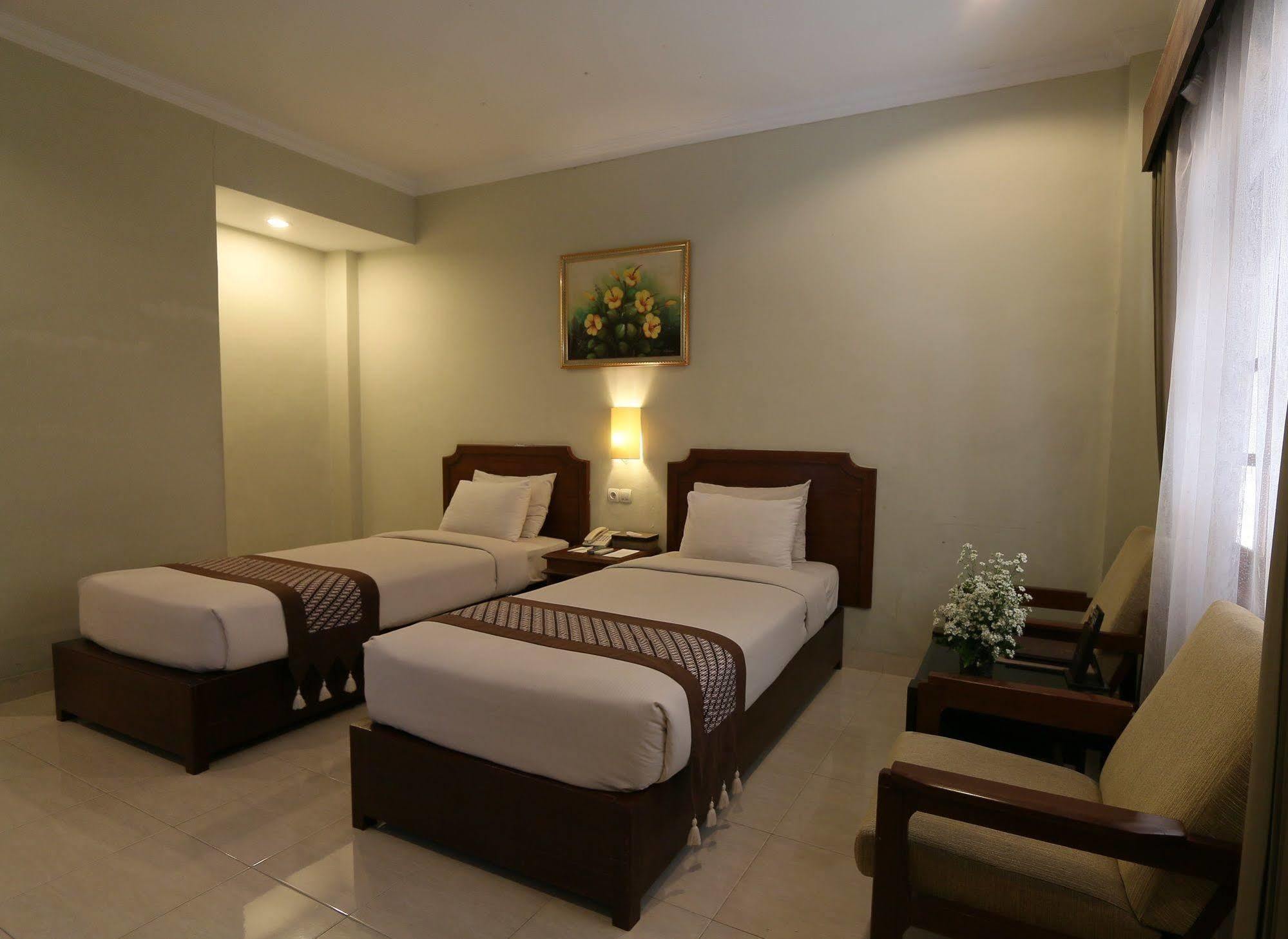 Cakra Kembang Hotel Kejayan Esterno foto