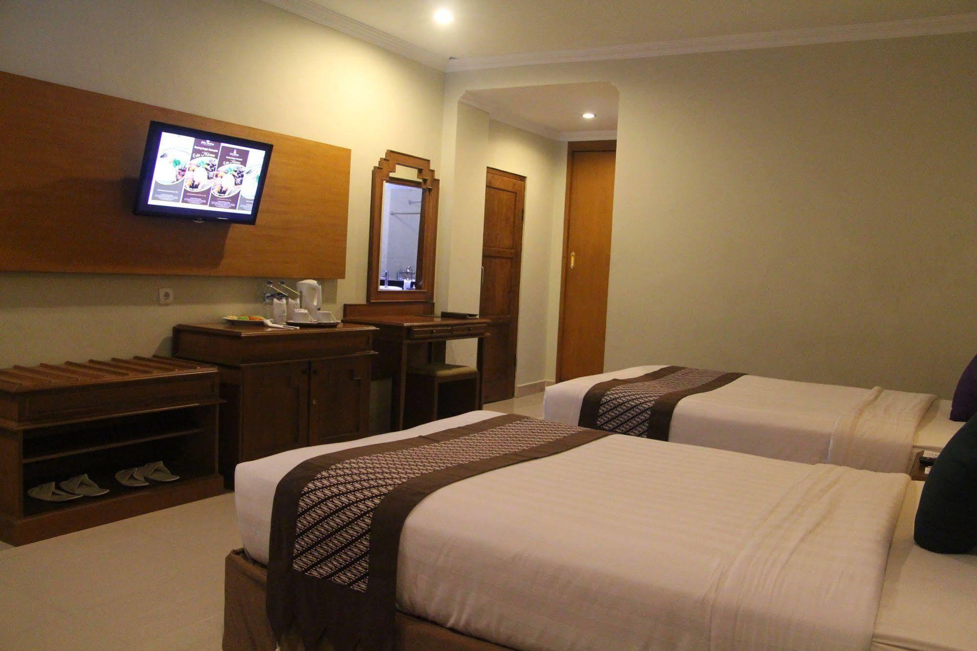 Cakra Kembang Hotel Kejayan Esterno foto
