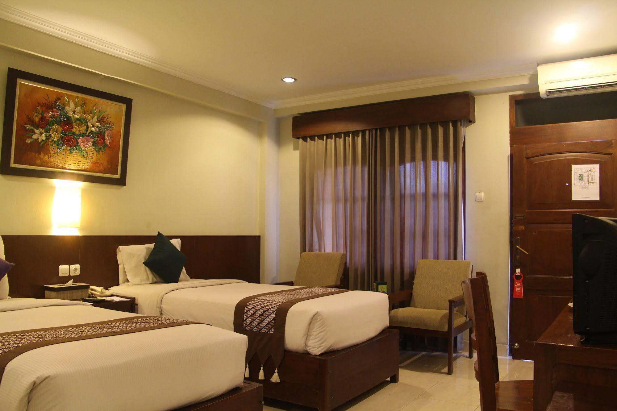 Cakra Kembang Hotel Kejayan Esterno foto