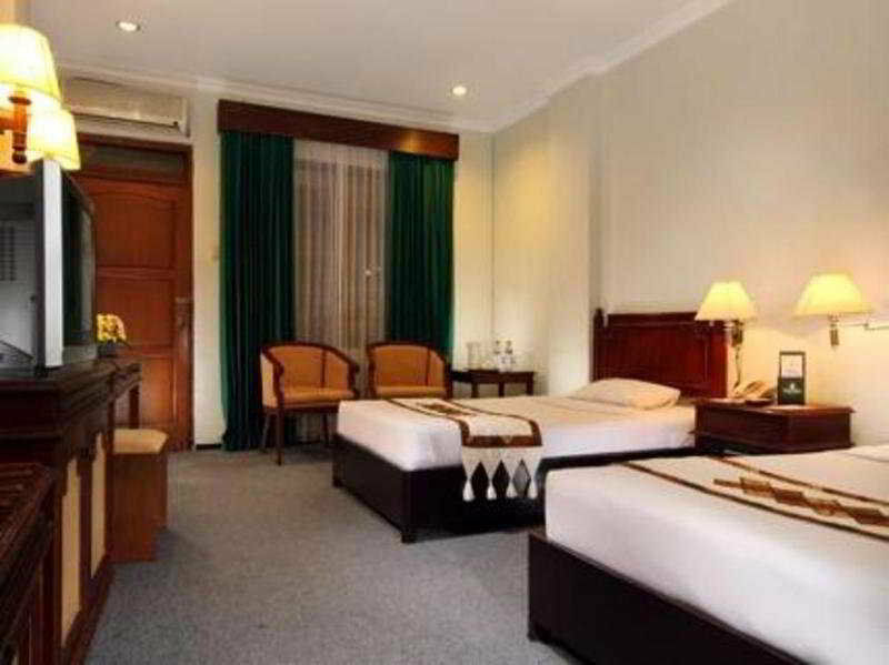 Cakra Kembang Hotel Kejayan Esterno foto